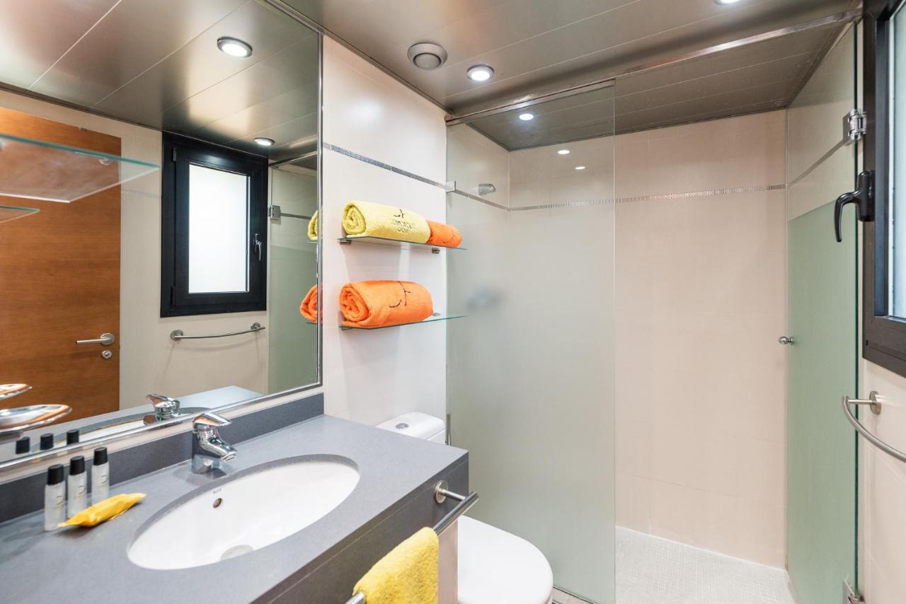 Aparthotel Las Palmeras Castelldefels Kültér fotó