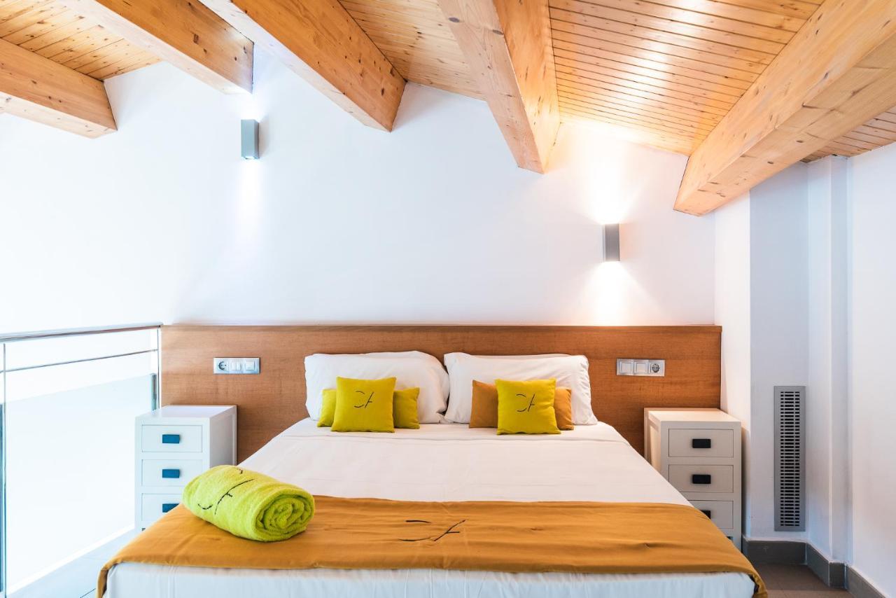 Aparthotel Las Palmeras Castelldefels Kültér fotó