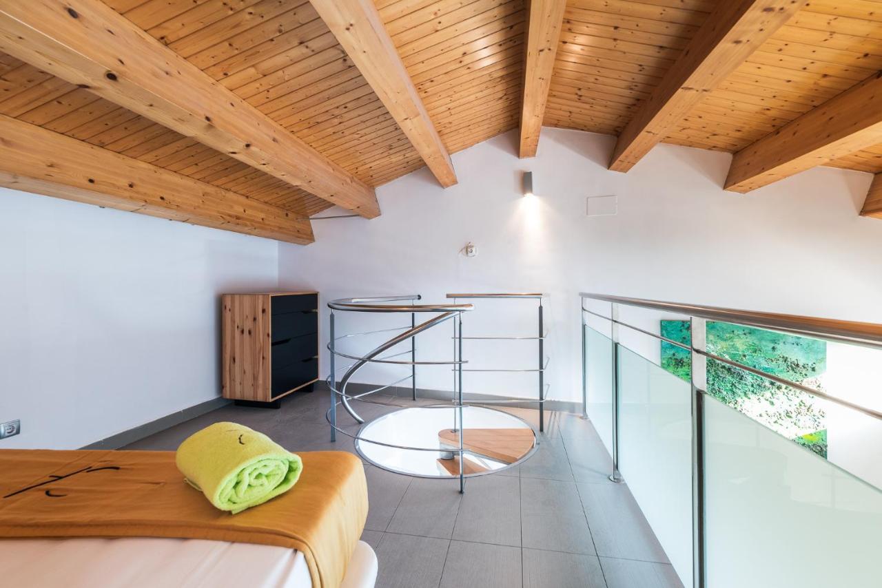 Aparthotel Las Palmeras Castelldefels Kültér fotó