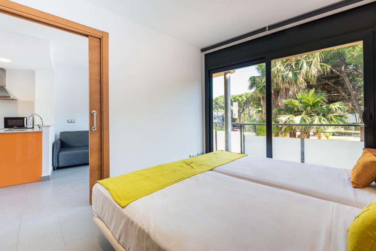 Aparthotel Las Palmeras Castelldefels Kültér fotó