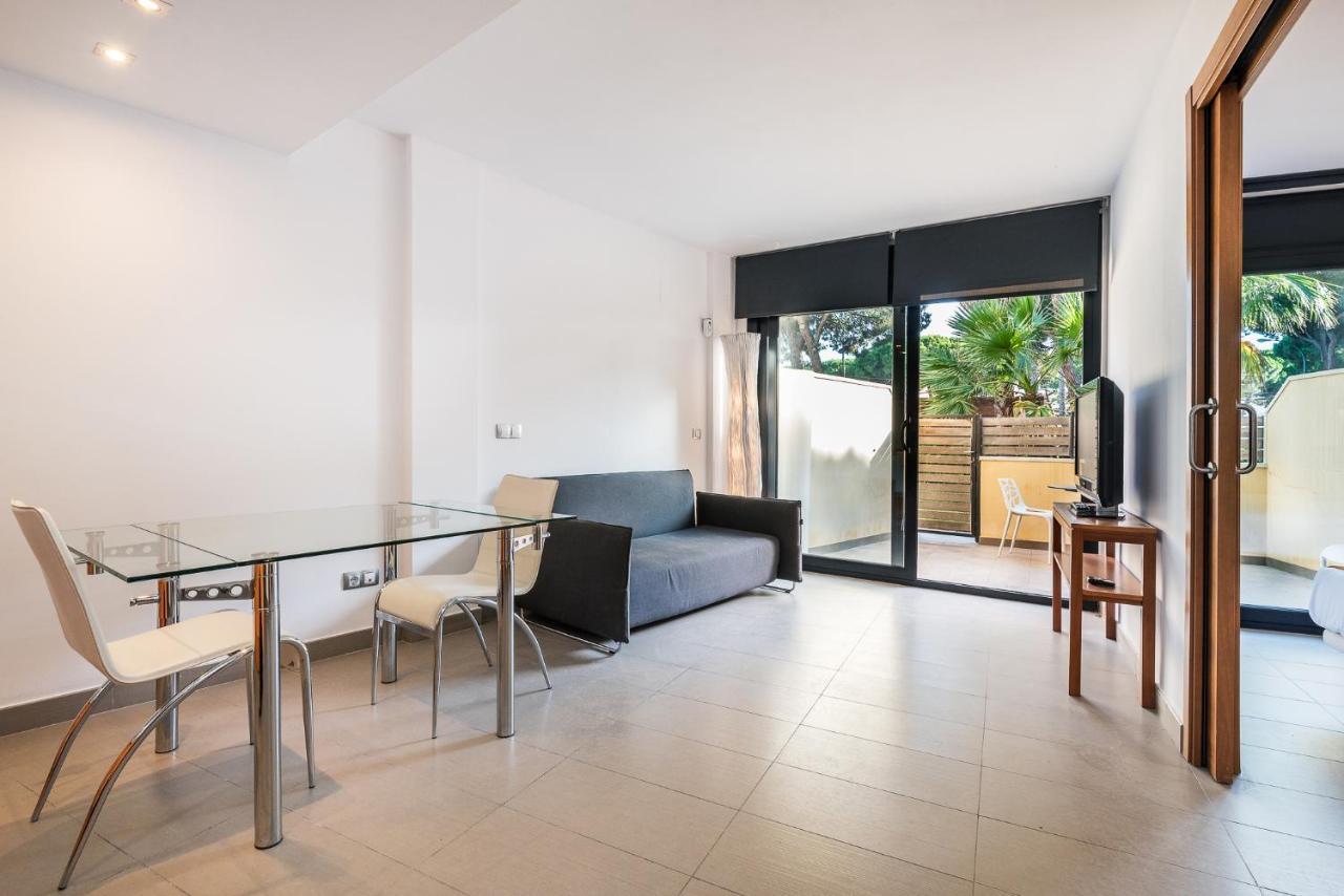 Aparthotel Las Palmeras Castelldefels Kültér fotó