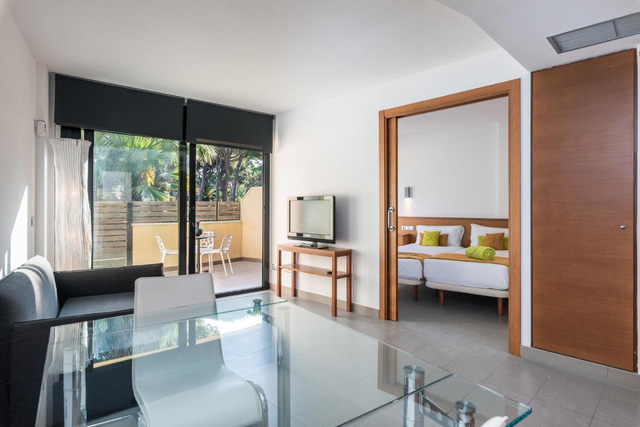 Aparthotel Las Palmeras Castelldefels Kültér fotó