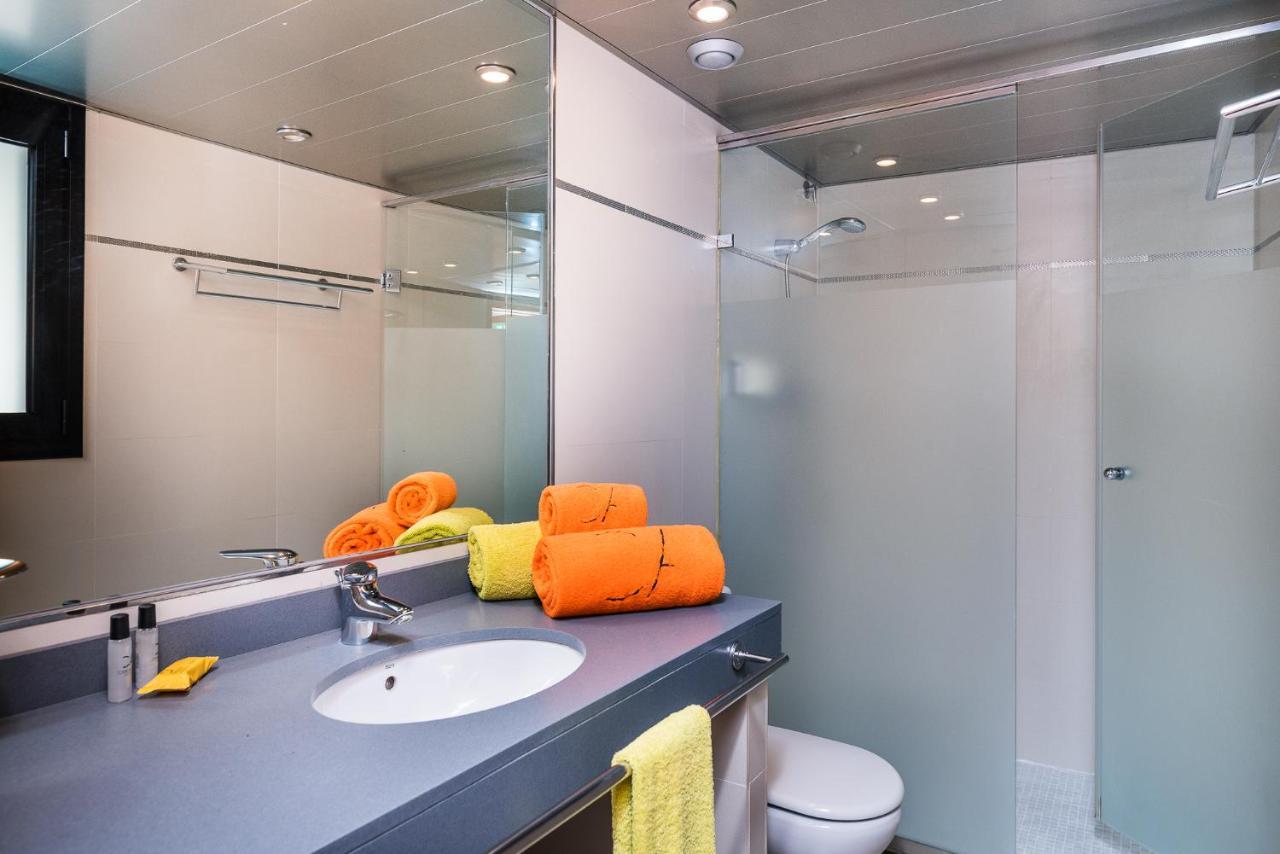 Aparthotel Las Palmeras Castelldefels Kültér fotó