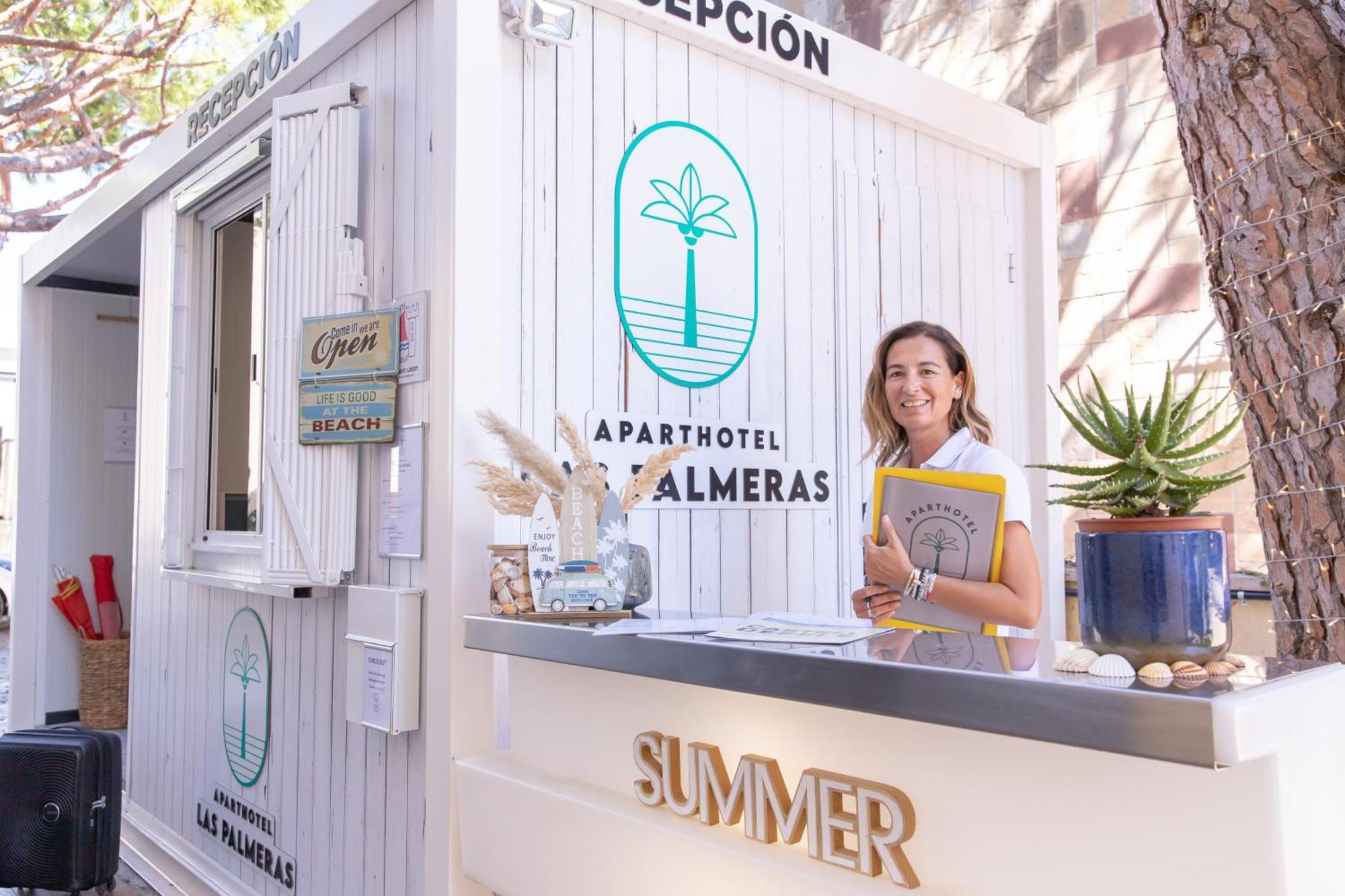 Aparthotel Las Palmeras Castelldefels Kültér fotó